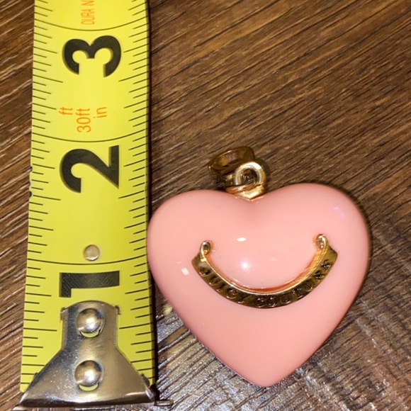 Y2K JUICY COUTURE VINTAGE DYLAN’S CANDY BAR PINK LUCITE HEART CHARM HUGE NEW - Picture 2 of 7